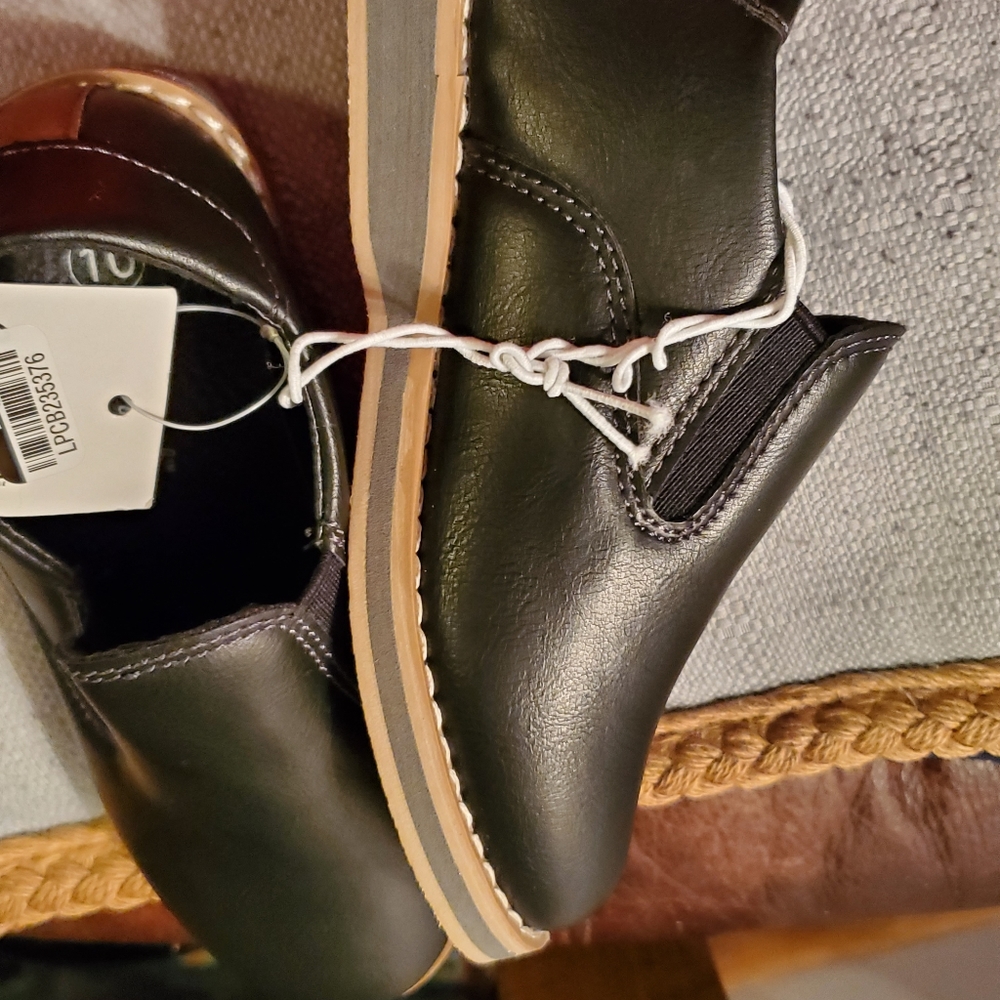 Boys slip on shoes